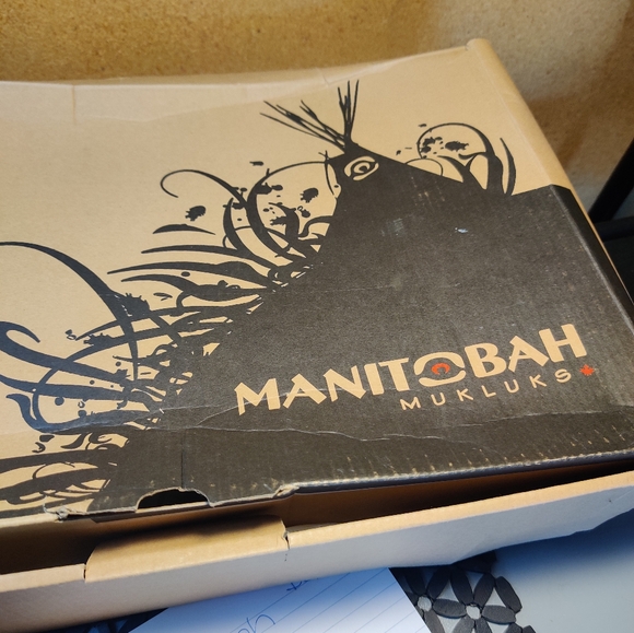 Manitobah Mukluks size 9 new in box - Picture 7 of 8